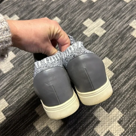 Steve Madden Size 7 Slip On Shoes Gray - Picture 3 of 5